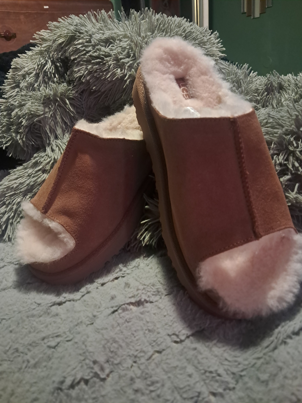 UGG Women's Pink Chestnut Sheepskin Open-Toe Slide